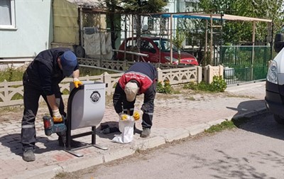 Çöp sepetleri yenileniyor – Kocatepe Gazetesi