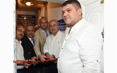 Başkan Zeybek işyeri açılşına katıldı