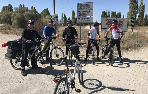 Afyonlu bisikletçiler  Çataloluk’ta kamp yaptı