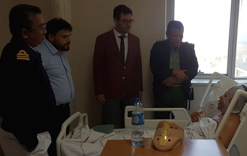 Büyükelçilik yetkilileri,  Malezyalı hastaları ziyaret etti