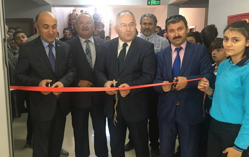 Mehmet Akif Ersoy Ortaokulu’nda bilim fuarı açıldı
