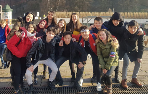 Fatih Anadolu Lisesi öğrencileri
