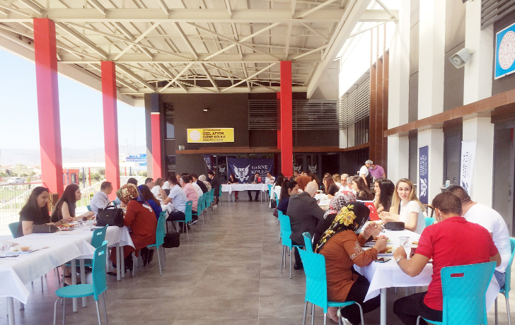 Özel Afyon Girne Koleji çalışanlarına tanışma kahvaltısı