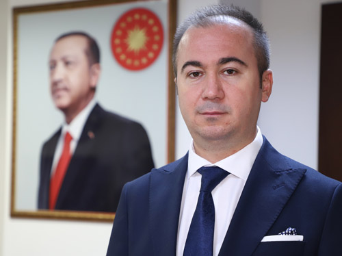 “Erdoğan özde Cumhurbaşkanıdır, Kılıçdaroğlu ise kasetten çıkma genel başkandır”