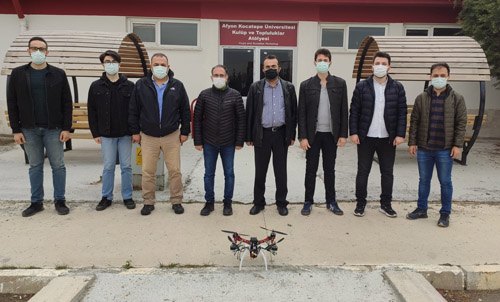 Kiraz ağaçlarına drone ile ilaçlama