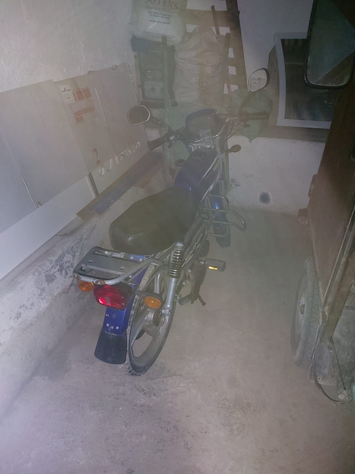 Yedi emin deposundan motosiklet çalan şahısları polis yakaladı