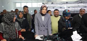 Vali Kübra Yiğitbaş, tekstilde çalışan bayanları ziyaret etti