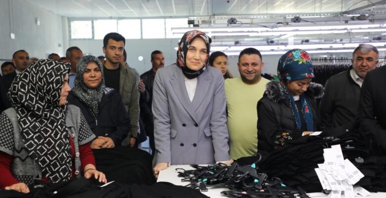 Vali Kübra Yiğitbaş, tekstilde çalışan bayanları ziyaret etti
