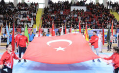 “Türkiye Cumhuriyeti gençlerimize emanet”