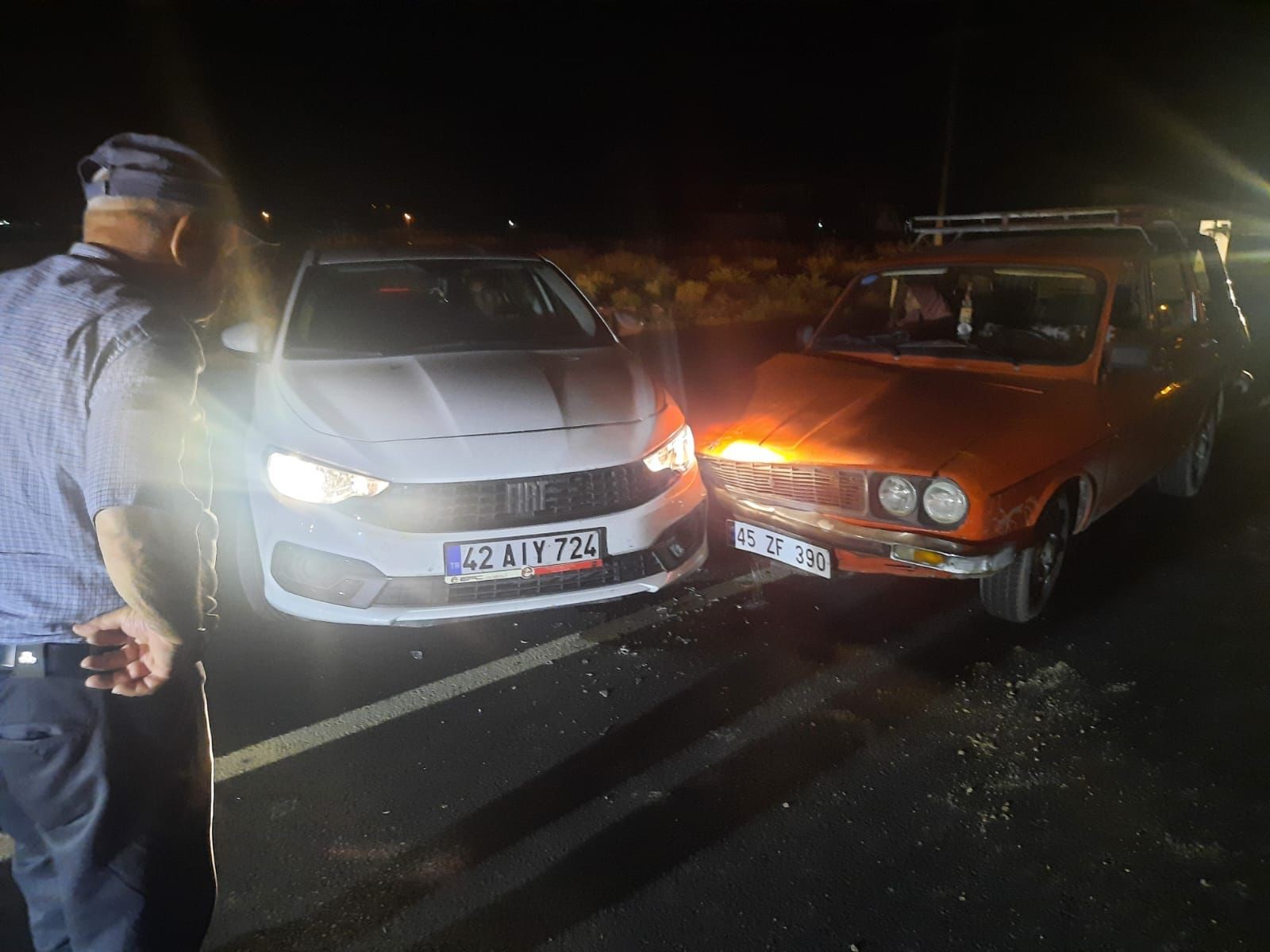 Afyonkarahisar’da iki otomobilin çarpışması