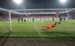 Afyonspor 2 penaltı kaçırdı, 10 kişilik Amed ile berabere kaldı