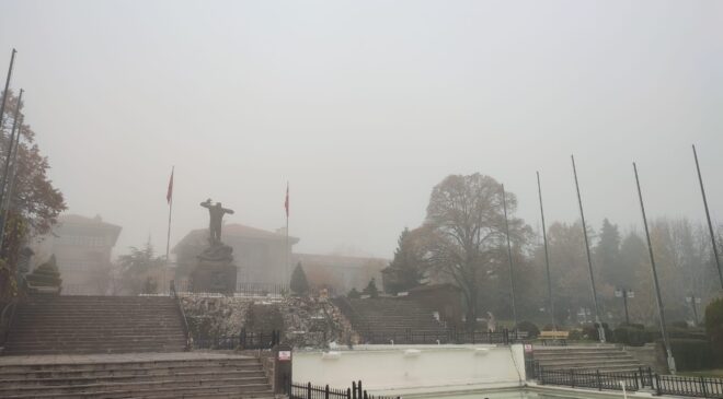 Tarihi Karahisar Kalesi sis yüzünden görünmez oldu