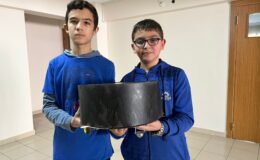 Ortaokul öğrencileri akıllı robot süpürge yaptı