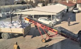 Afyon’dan deprem bölgesine 27 tır ve 4 kamyon yem gönderildi