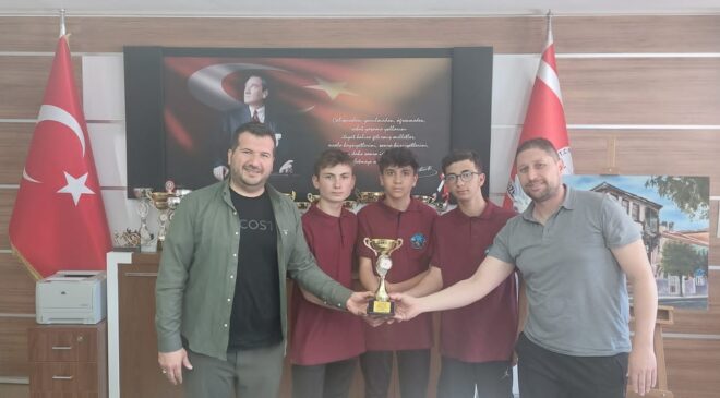 Afyonkarahisar Spor Kulübü öğrencileri yarışmadan üçüncülükle döndü