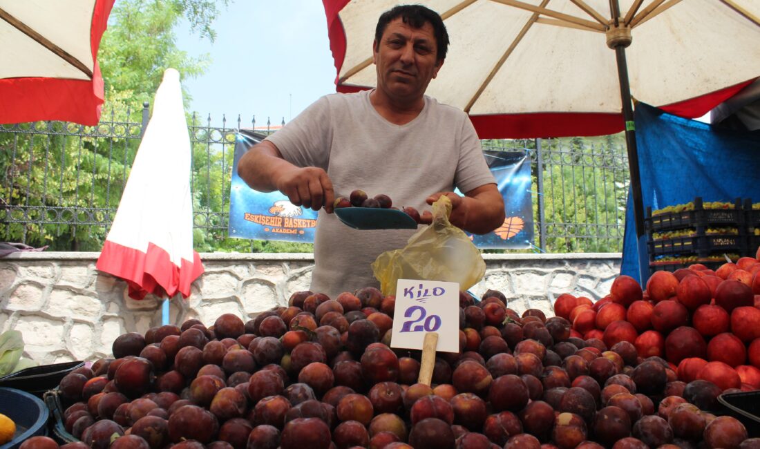  Eskişehir’de semt pazarında tezgâh