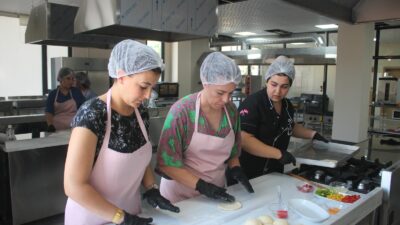 Emirdağ Belediyesi Mutfak Atölyesi hizmete açıldı