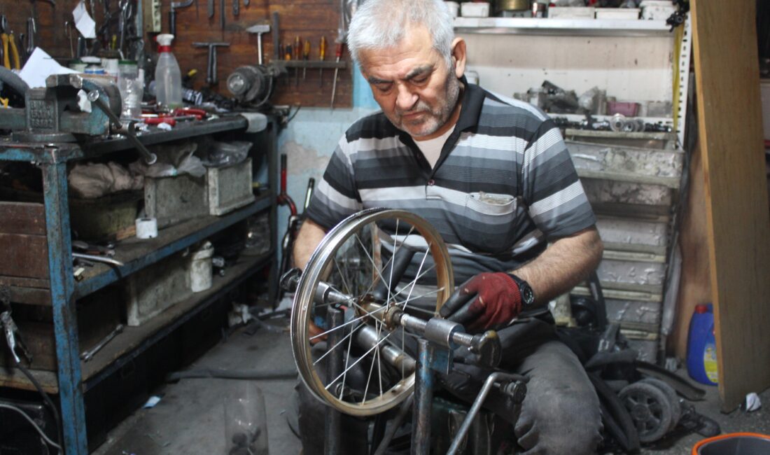 Bisiklet tamircilerinde işler yoğun, ancak yardımcı eleman sıkıntısı var