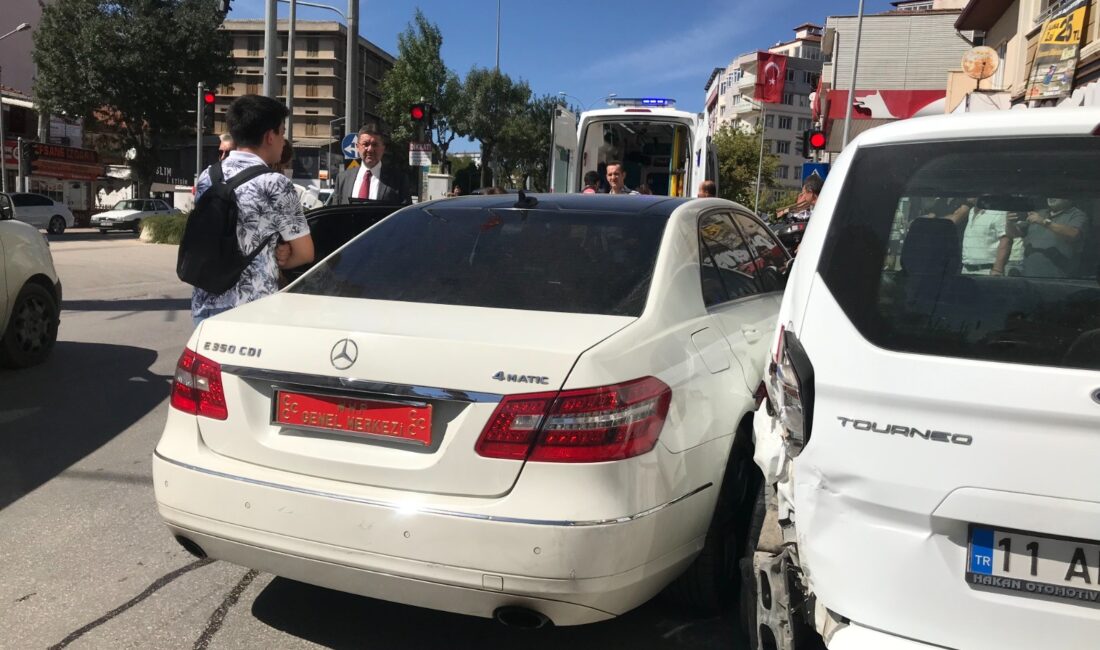 MHP Genel Başkan Yardımcısı Yönter’in koruma aracı kaza yaptı