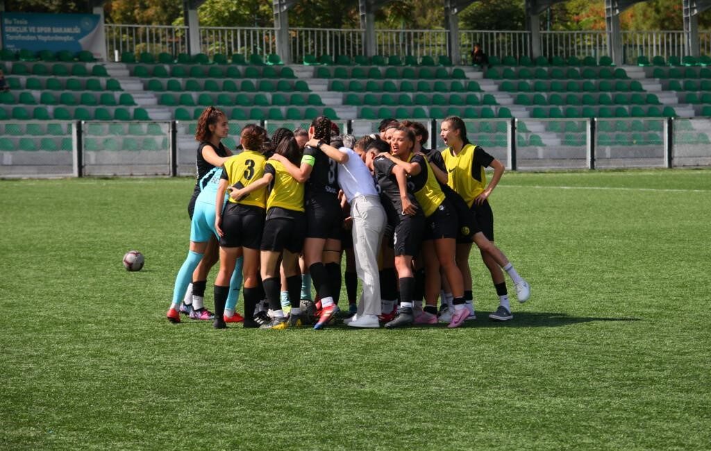 Eskişehirspor Kadınlar 3. Lig yolunda terlemeden tur atladı