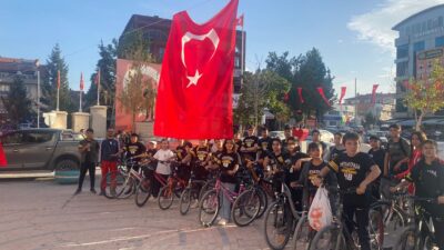 Mithat Paşa öğrencilerinden “Feda Türkiye’m” gösterisi