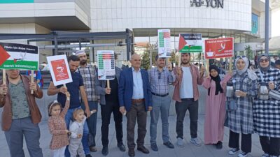 İsrail’i Kahve Dağıtarak Protesto Ettiler