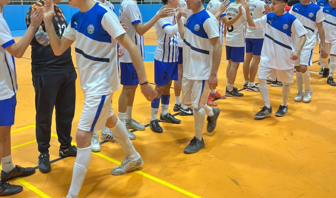 Genç Erkeklerin Futsalı Başladı