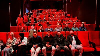 250 Genç, “Aybüke: Öğretmen Oldum Ben” Filmini İzledi