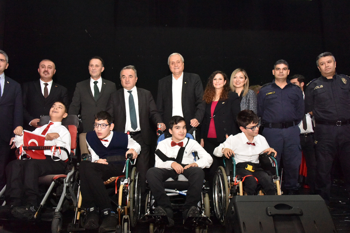 öğrencilerden 3 Aralık Dünya Engelliler Günü farkındalık programı