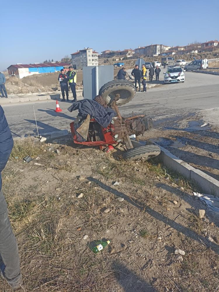 Afyon'da Feci Kaza, Traktör Ortadan İkiye Ayrıldı! Çok Sayıda Yaralılar Var