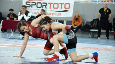 U-17 Kadınlar Güreş Türkiye Şampiyonası başladı