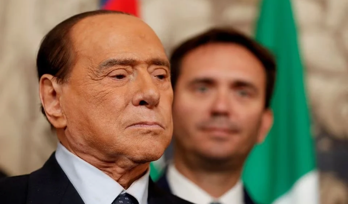Eski İtalya Başbakanının Yasak Aşkına Tecavüz Girişimi