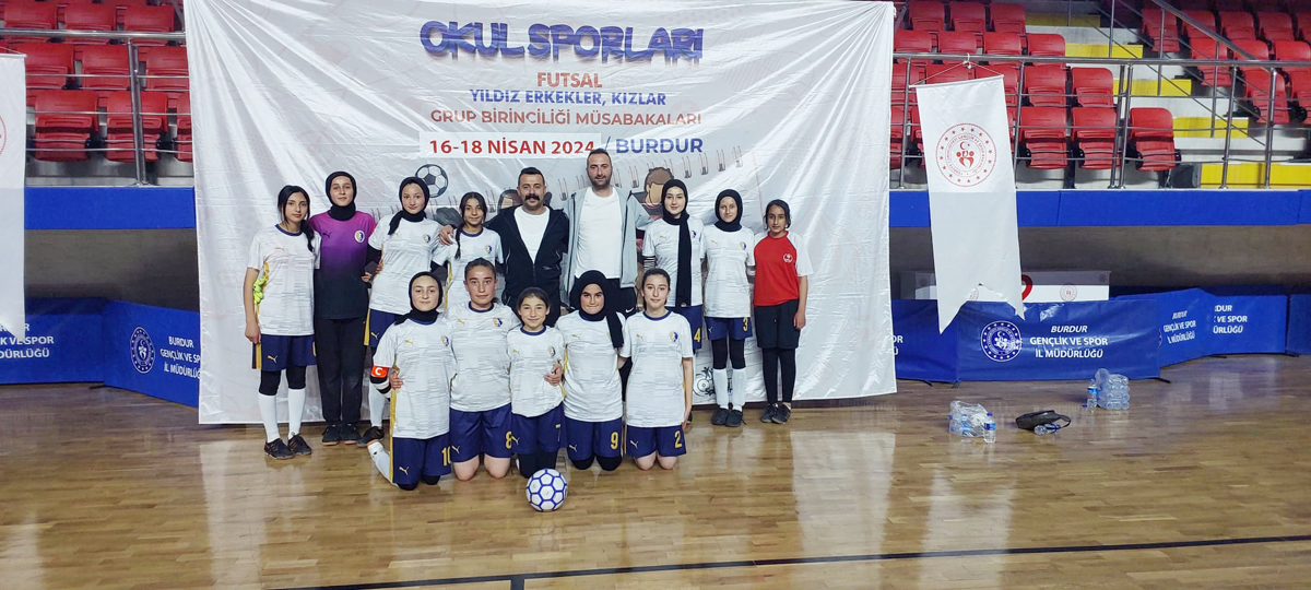 Çayırbağ Gazi Ortaokulu Yıldız Kız Futsal'da Bölge Şampiyonu!