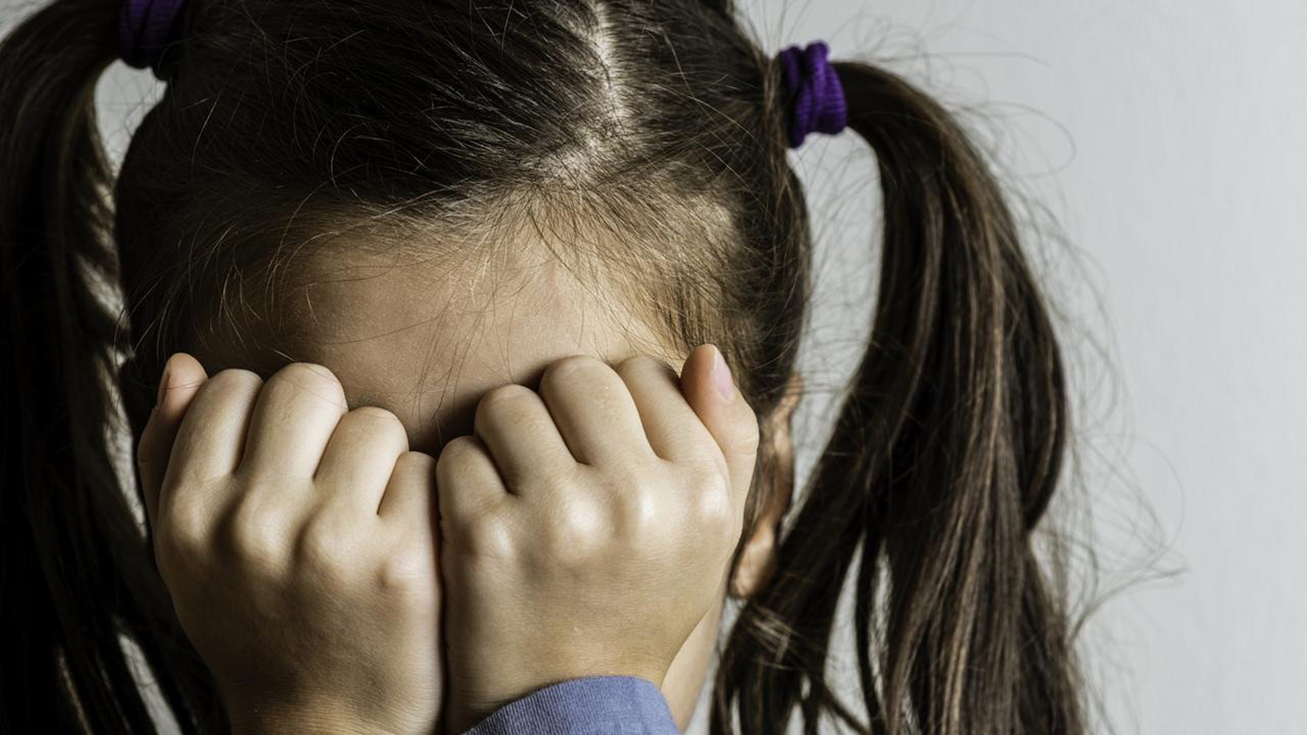 İngiltere’de Bir İlkokul Öğretmeni 14 Yaşındaki Kız Çocuğuna Tecavüz Ettiği İddiasıyla Yargılanıyor